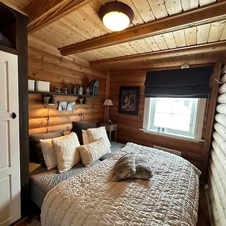 아파트 Charming Timber In Center