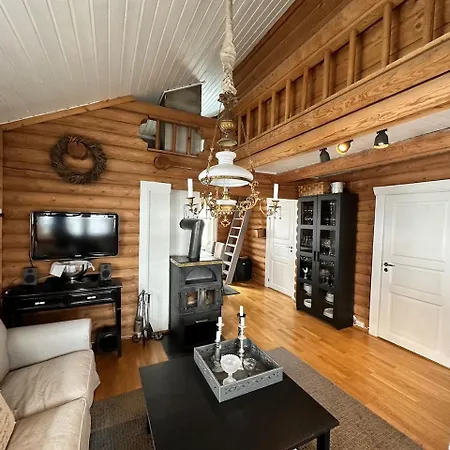 Charming Timber In Center 아파트